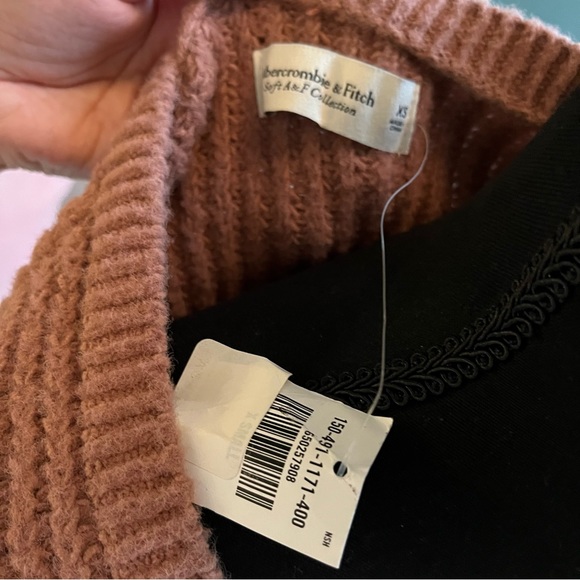 A&F DreamLush Slim V-Neck Sweater | Soft A&F Collection - Picture 7 of 9